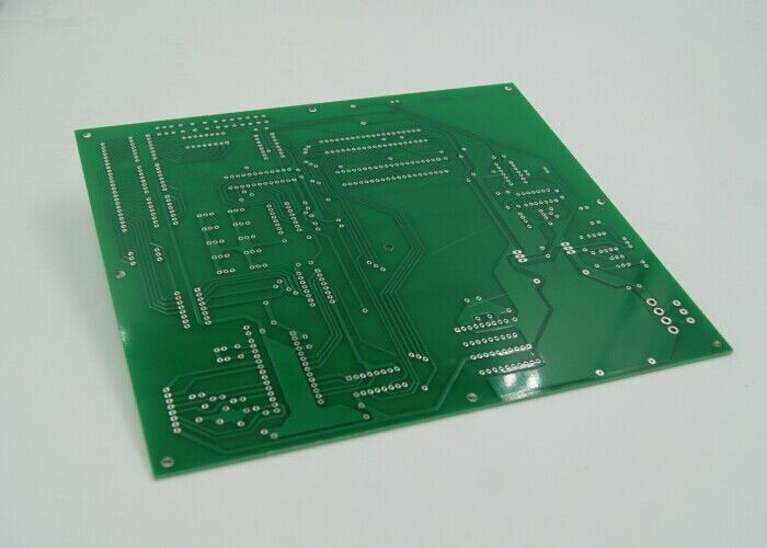 الدقة مزدوجة الجانب Fr-4 PCB 0.075 مم الحفرة الدقيقة مع 3 ميل مساحة الموصل
